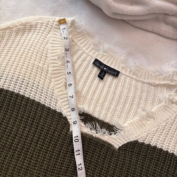 Colorblock Fringe Distressed V-Neck Sweater By Derek Heart Womens Size Small - Picture 10 of 11